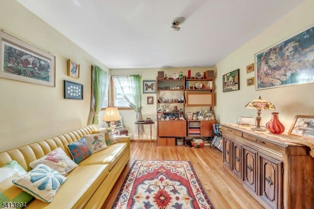 75 Cherokee Ave, Allendale Boro, NJ 07401