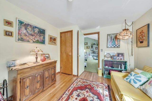 75 Cherokee Ave, Allendale Boro, NJ 07401