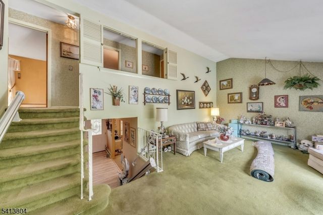 75 Cherokee Ave, Allendale Boro, NJ 07401