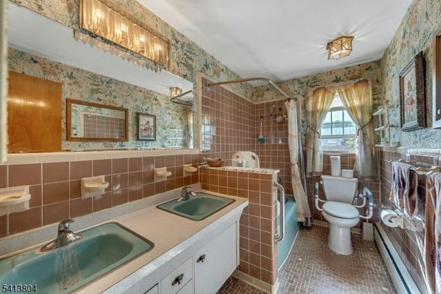 75 Cherokee Ave, Allendale Boro, NJ 07401