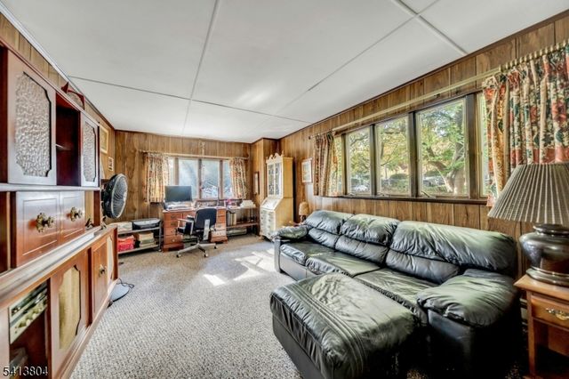 75 Cherokee Ave, Allendale Boro, NJ 07401