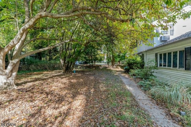 75 Cherokee Ave, Allendale Boro, NJ 07401