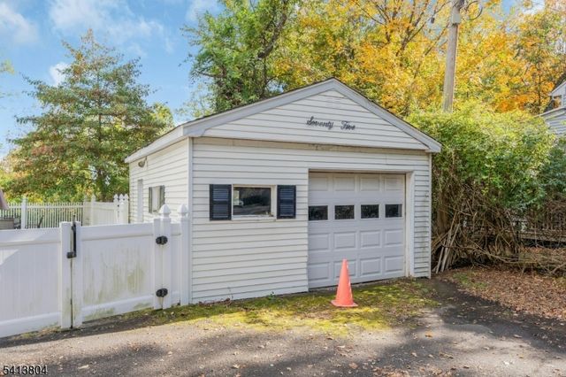 75 Cherokee Ave, Allendale Boro, NJ 07401