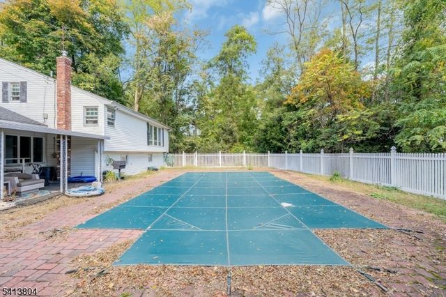 75 Cherokee Ave, Allendale Boro, NJ 07401