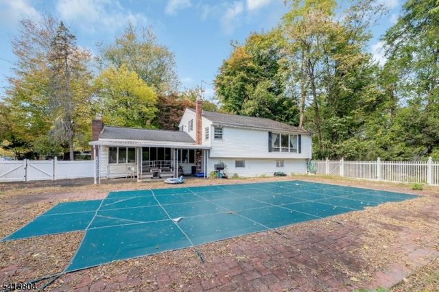 75 Cherokee Ave, Allendale Boro, NJ 07401