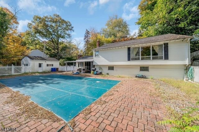 75 Cherokee Ave, Allendale Boro, NJ 07401