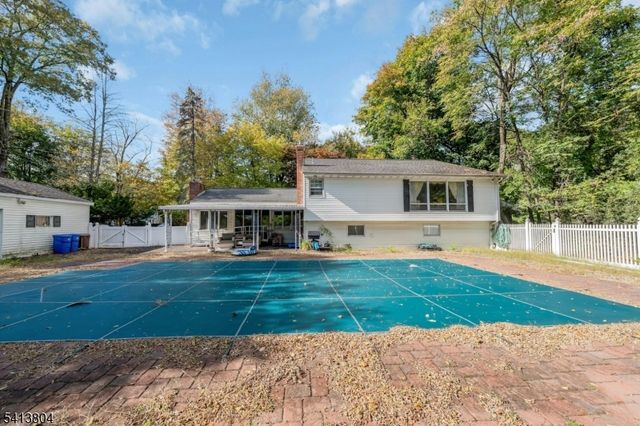 75 Cherokee Ave, Allendale Boro, NJ 07401