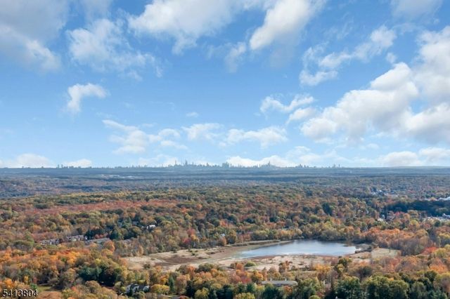 75 Cherokee Ave, Allendale Boro, NJ 07401