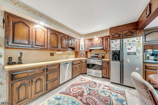 75 Cherokee Ave, Allendale Boro, NJ 07401