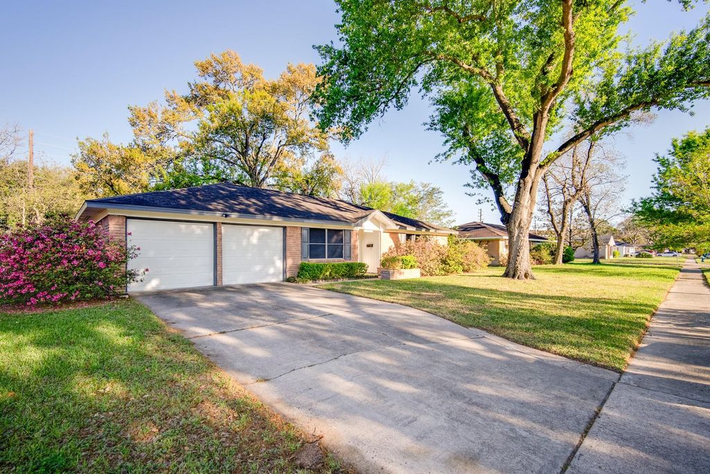 12331 Atwell Drive, Houston, TX 77035