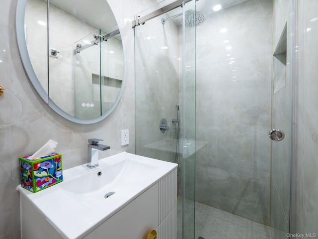 139-15 83 Avenue 423, Briarwood, NY 11435