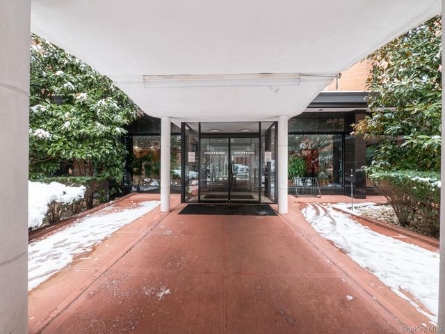 139-15 83 Avenue 423, Briarwood, NY 11435