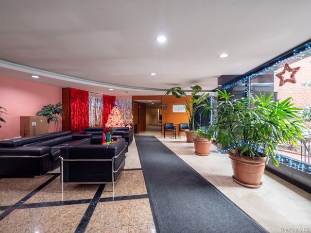 139-15 83 Avenue 423, Briarwood, NY 11435