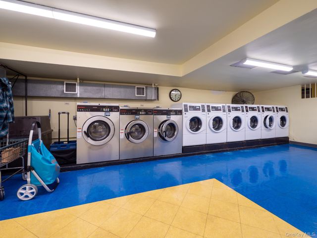 139-15 83 Avenue 423, Briarwood, NY 11435