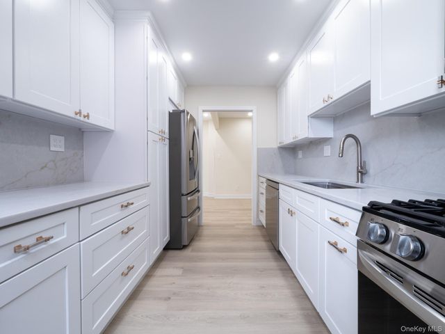 139-15 83 Avenue 423, Briarwood, NY 11435