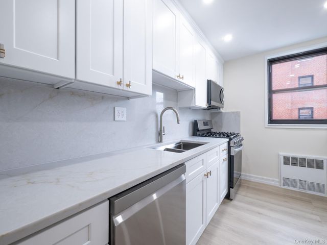 139-15 83 Avenue 423, Briarwood, NY 11435