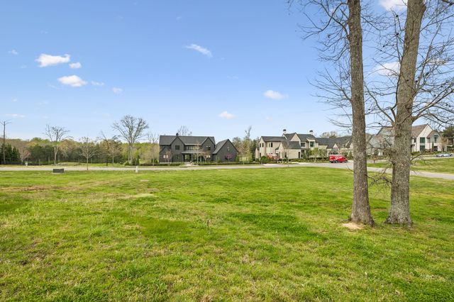 7124 Lanceleaf Dr, College Grove, TN 37046