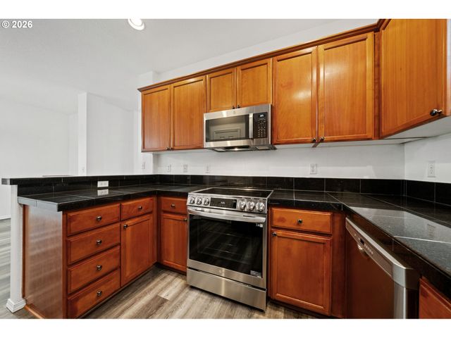 1147 Se LEANDER St, Hillsboro, OR 97123