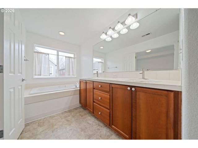 1147 Se LEANDER St, Hillsboro, OR 97123