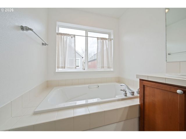 1147 Se LEANDER St, Hillsboro, OR 97123