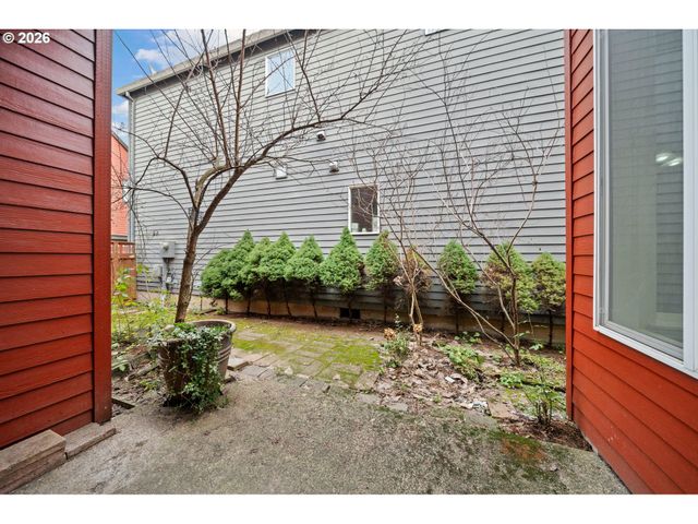 1147 Se LEANDER St, Hillsboro, OR 97123