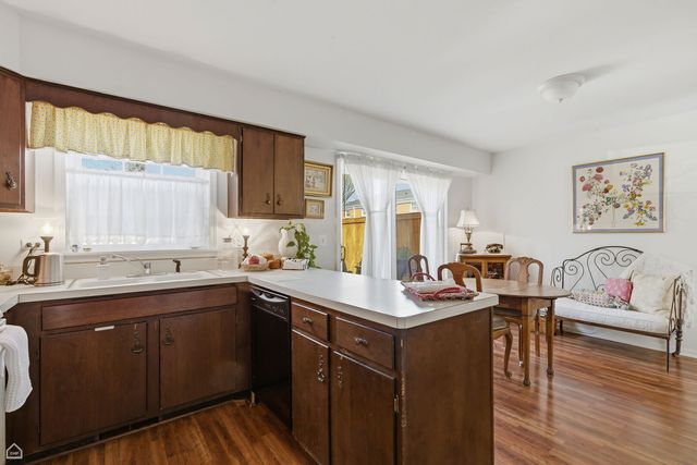 2154 Rugen Road A, Glenview, IL 60026