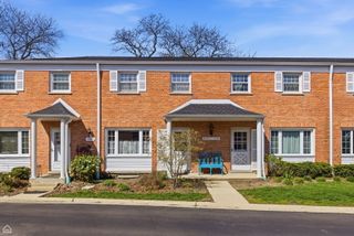 2154 Rugen Road A, Glenview, IL 60026
