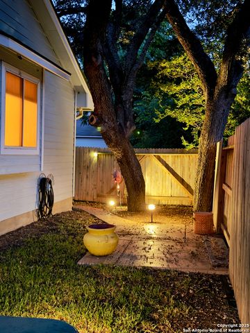 18 Brieley, San Antonio, TX 78250