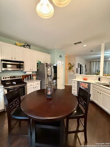 18 Brieley, San Antonio, TX 78250