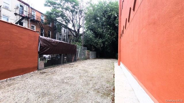 9 Marconi Place, Brooklyn, NY 11233