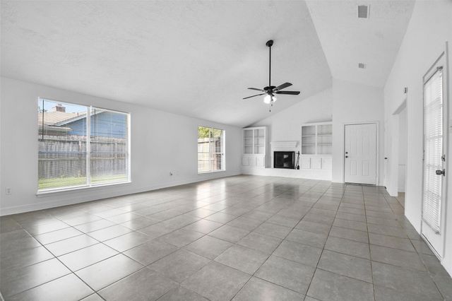 17058 Gleneagle Drive S, Conroe, TX 77385