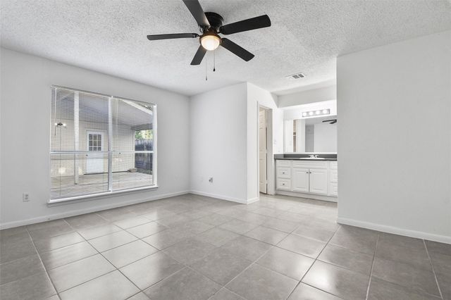 17058 Gleneagle Drive S, Conroe, TX 77385