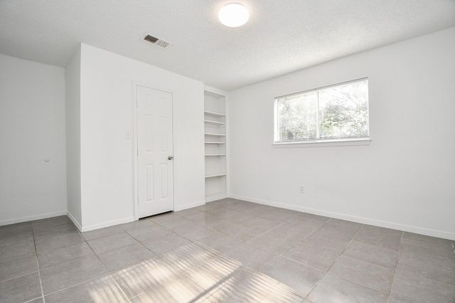 17058 Gleneagle Drive S, Conroe, TX 77385