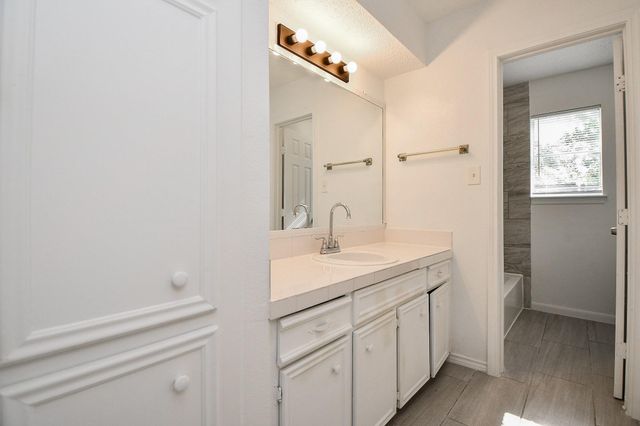 17058 Gleneagle Drive S, Conroe, TX 77385