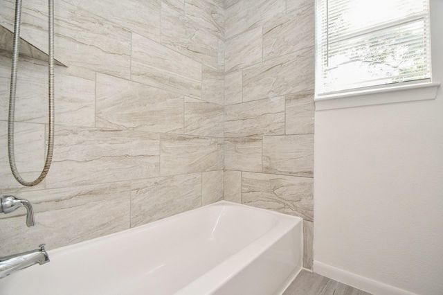 17058 Gleneagle Drive S, Conroe, TX 77385