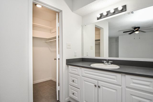 17058 Gleneagle Drive S, Conroe, TX 77385