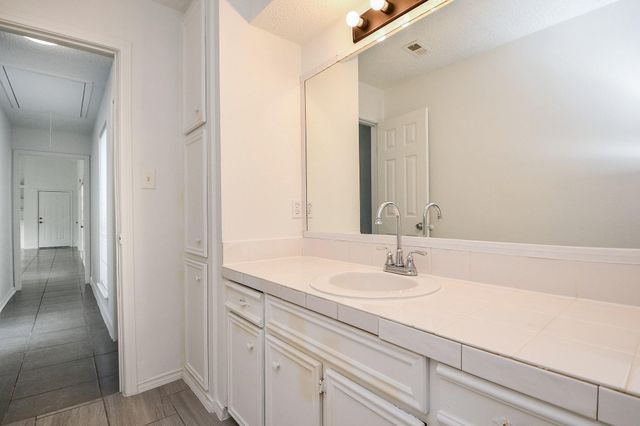 17058 Gleneagle Drive S, Conroe, TX 77385