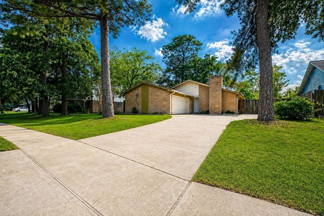 17058 Gleneagle Drive S, Conroe, TX 77385