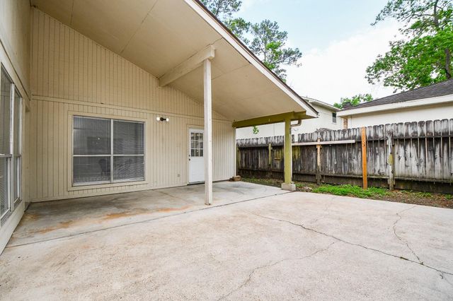 17058 Gleneagle Drive S, Conroe, TX 77385