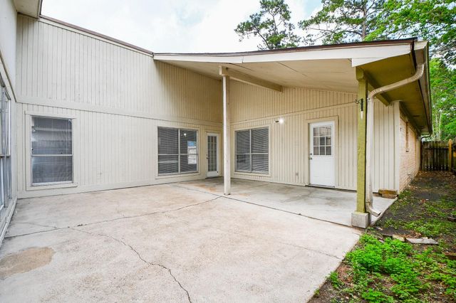 17058 Gleneagle Drive S, Conroe, TX 77385