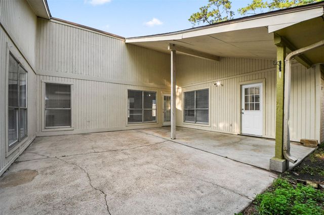 17058 Gleneagle Drive S, Conroe, TX 77385