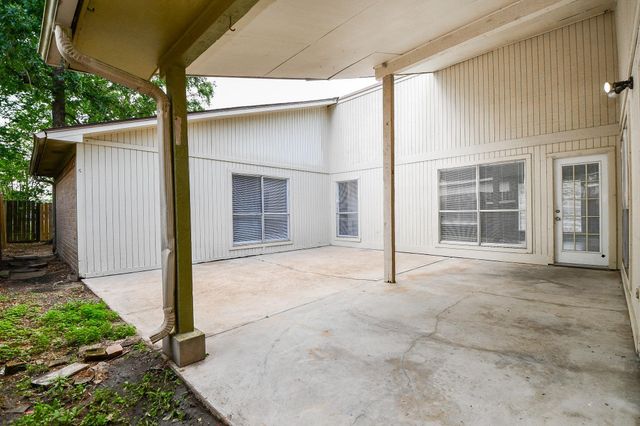 17058 Gleneagle Drive S, Conroe, TX 77385