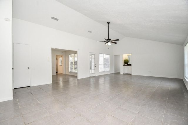 17058 Gleneagle Drive S, Conroe, TX 77385