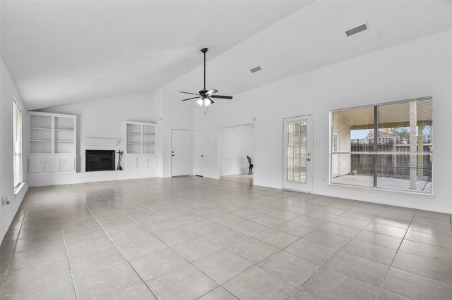 17058 Gleneagle Drive S, Conroe, TX 77385