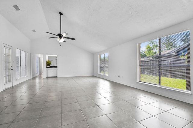 17058 Gleneagle Drive S, Conroe, TX 77385