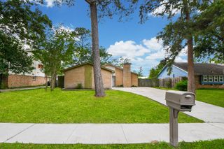 17058 Gleneagle Drive S, Conroe, TX 77385