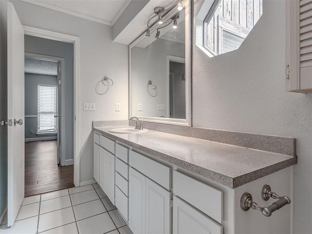 3719 River Oaks Drive, Norman, OK 73072