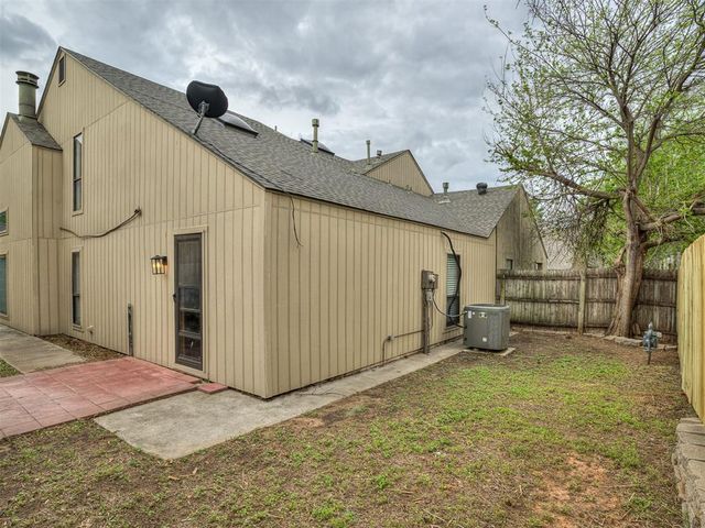 3719 River Oaks Drive, Norman, OK 73072