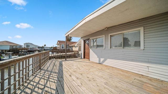 24 Kingfish Lane, Freeport, TX 77541