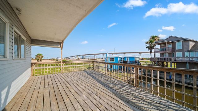 24 Kingfish Lane, Freeport, TX 77541